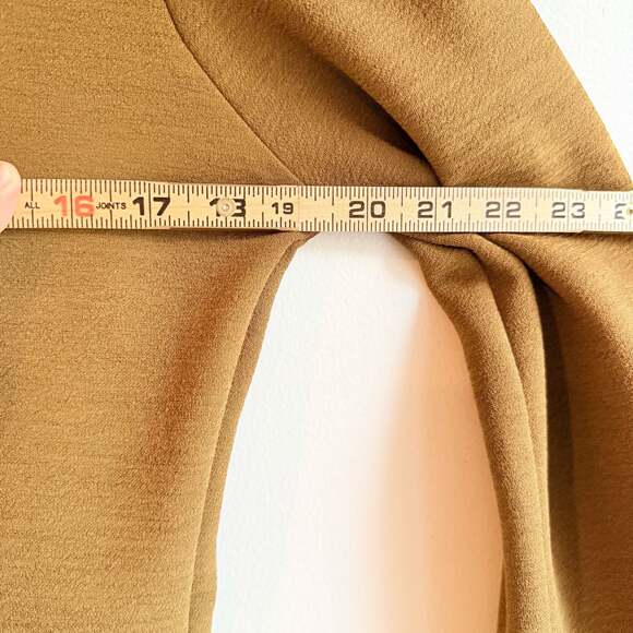 Madewell Texture & Thread Crepe Balloon-Sleeve Button-Front Dress in Olive Large - Picture 6 of 7